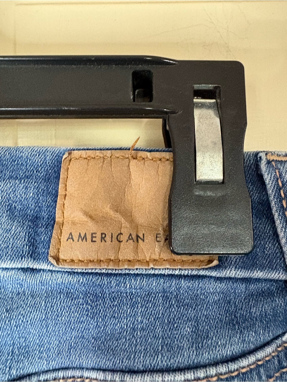 American Eagle Curvy Hi-Rise Shortie Size 2 Button Fly Med.Wash Stretch Summer - Picture 8 of 11